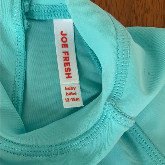 😊FREE😊 Joe Fresh Rash guard 12-18m - Picture 3 of 4